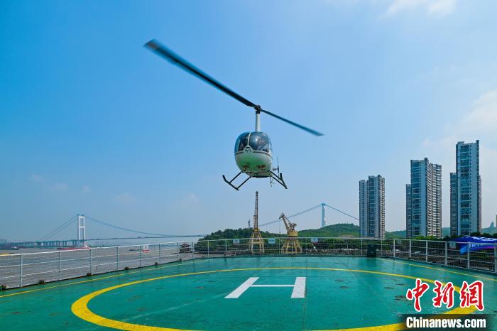 2024低空：无锡“空空联程”又一航线首飞 带来全景式观长江