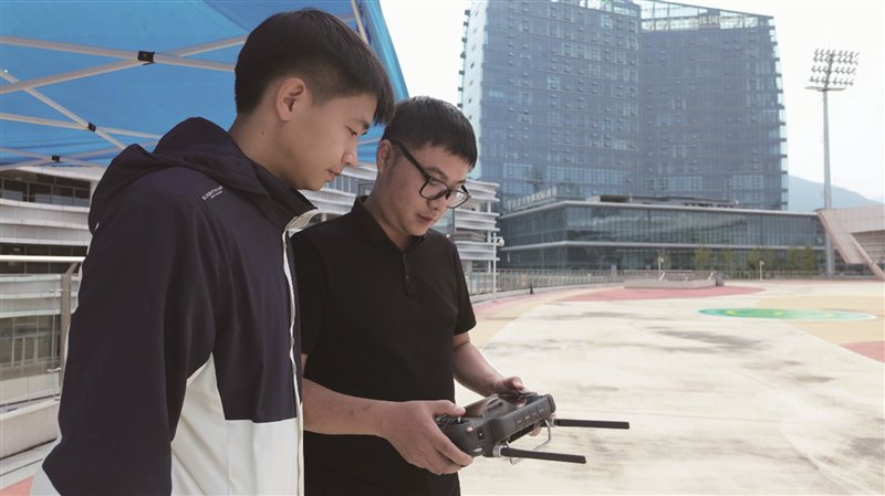 低空经济网： 低空经济发展催生考证热 多个行业都有用人需求