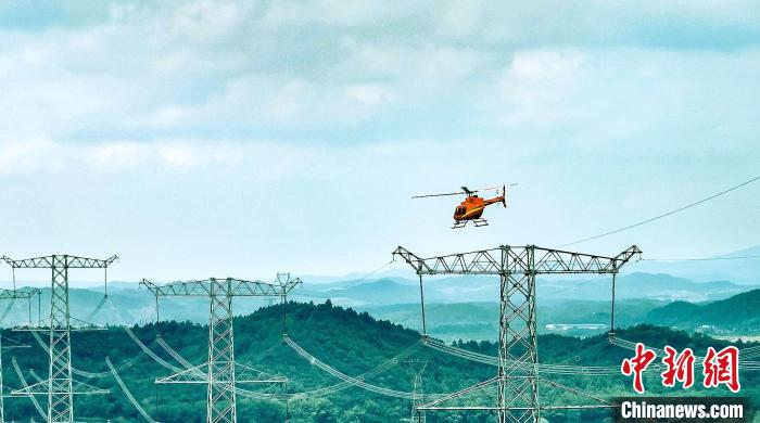 低空： 飞行器摇身变成“千里眼” 电力高空作业智能化